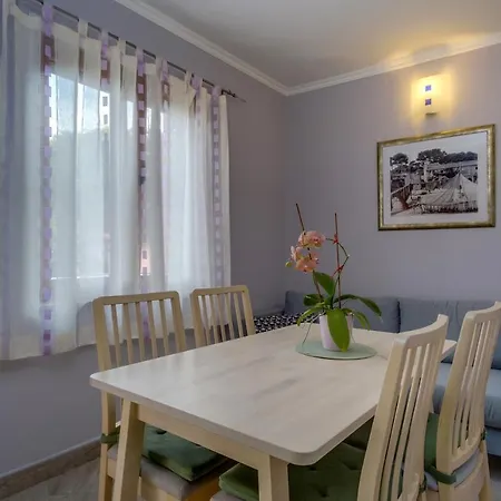 Lena Appartement *